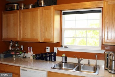 5614 Fishermens Ct, Clinton, MD 20735 - photo 4