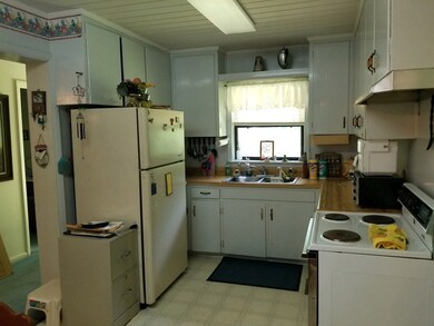 609 Laurel Ave, Adel, GA 31620 - photo 5