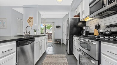 4915 N Hoyne Ave unit 2N, Chicago, IL 60625 - photo 6