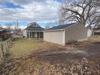 807 E 23rd St, Des Moines, IA 50317 - photo 7