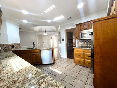 929 Pleasant Valley Cir, Bedford, TX 76021 - photo 3