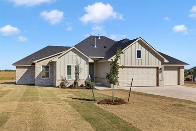 View of front of property featuring a front lawn a