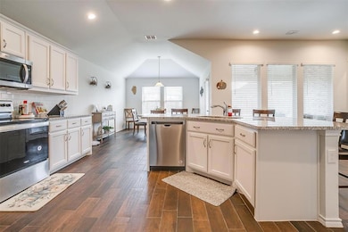 1631 Glade Meadows Dr, Burleson, TX 76058 - photo 2