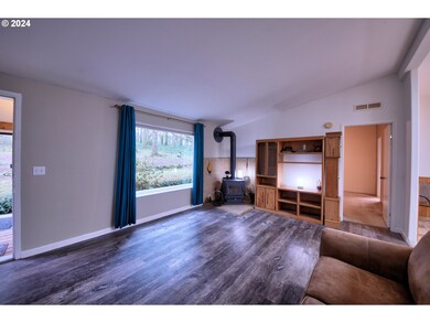 31746 Camas Swale Rd, Creswell, OR 97426 - photo 4