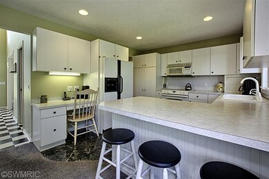 8710 Ridgebluff Dr SW, Byron Center, MI 49315 - photo 4