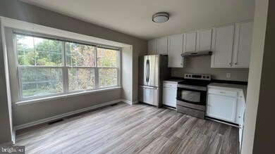 12961 Woodcutter Cir, Germantown, MD 20876 - photo 5