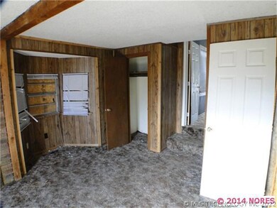 Master bedroom/or 2nd Living