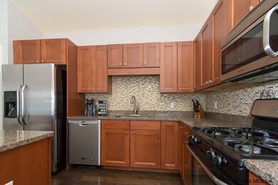 289 Jefferson St, Saratoga Springs, NY 12866 - photo 7