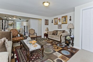 40 Blanding St, Indian Orchard, MA 01151 - photo 4