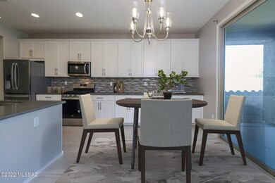 16472367746109_dining_kitchen_2