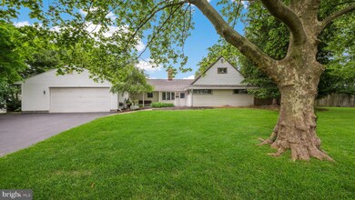 57 Spicebush Rd, Levittown, PA 19056 - photo 2