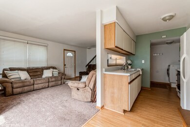 1888 Carnation Ct unit C, Aurora, IL 60506 - photo 3
