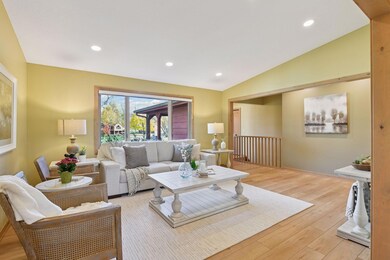 19139 Maple Leaf Dr, Eden Prairie, MN 55346 - photo 4