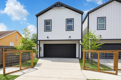 2015 Brackenridge St unit B, Houston, TX 77026 - photo 2