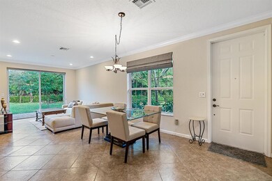 Living Room/Dinning Room!