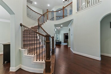 Spacious foyer opens up to a living space with wel