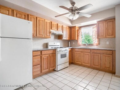 128 Blythe Place, Staten Island, NY 10306 - photo 3