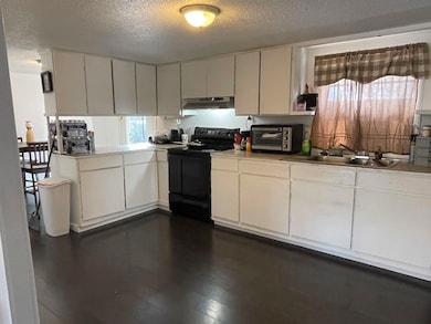 302 Batten St, Opp, AL 36467 - photo 4