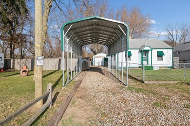 1053 E Empire Ave, Benton Harbor, MI 49022 - photo 4