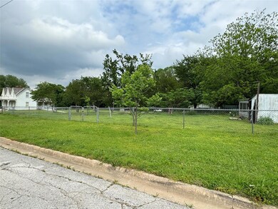808 S Lamar Ave, Denison, TX 75021 - photo 3
