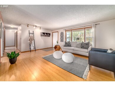 1922 Minda Dr, Eugene, OR 97401 - photo 6