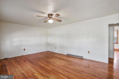 764 Ash St, Strasburg, VA 22657 - photo 5