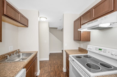 201 Thorndike St unit 27, Lowell, MA 01852 - photo 5