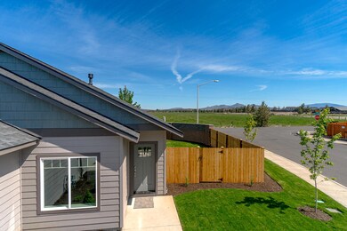 2911HemlockLn-001