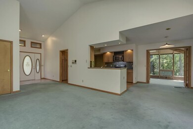 05_WalosiLane_206_Living03