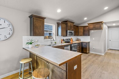 2566 NW Teak Ave unit 73, Redmond, OR 97756 - photo 6