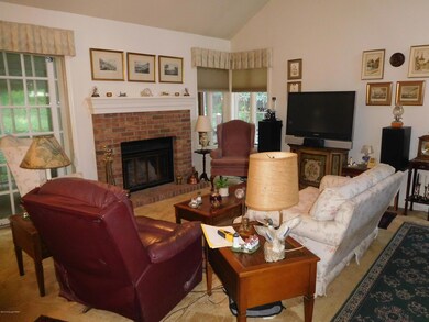 116 Duck Hollow Cir, Stroudsburg, PA 18360 - photo 2