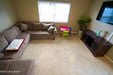 9302 Hudson Ln, Louisville, KY 40291 - photo 7