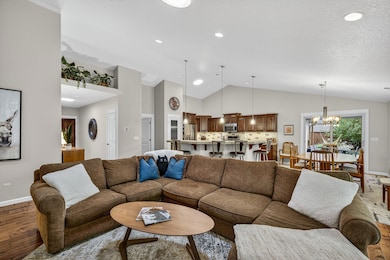 1202 SW Mcclellan Ln, Bend, OR 97702 - photo 6