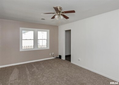 7411 Kelling St, Davenport, IA 52806 - photo 4