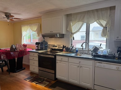 11 Linda Dr, Bridgeport, CT 06606 - photo 5