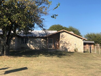 1624 Hill Top Cir, Weatherford, TX 76085 - photo 3