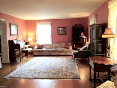 Spacious living room also with beautiful oak floor