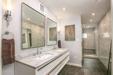 Beautiful Suite Bath Room