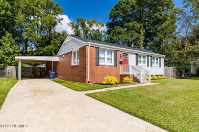 700 Maple St, Jacksonville, NC 28540 - photo 2