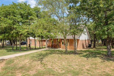 277 Oak Creek Cir, Springtown, TX 76082 - photo 2