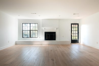 5587 Ashley Square S, Memphis, TN 38120 - photo 4