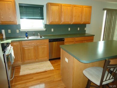 4510 Troxell Dr, Whitehall, PA 18052 - photo 6