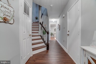 13920 Ludington Place, Centreville, VA 20121 - photo 2