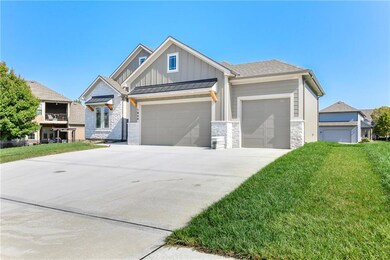 1840 Sage Canyon Rd, Lee's Summit, MO 64082 - photo 2