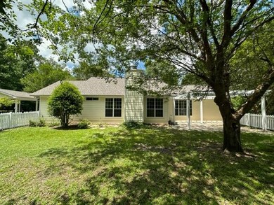 200 Bay Pine Dr, Crawfordville, FL 32327 - photo 2