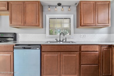 304 S Ten Broeck St, Schenectady, NY 12302 - photo 3