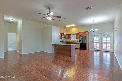 Great room w/breakfast bar