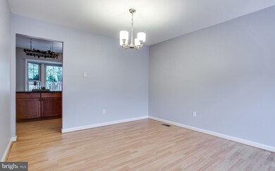 2935 Waterford Ct, Vienna, VA 22181 - photo 4