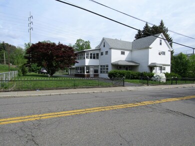 1017 Scott St, Wilkes Barre, PA 18705 - photo 3