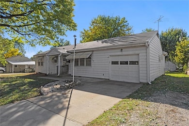 237 N Blake St, Olathe, KS 66061 - photo 3
